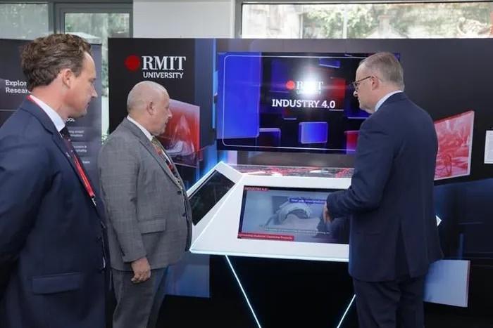 Thủ tướng Úc uống bia hơi với đậu rán, lạc luộc-5