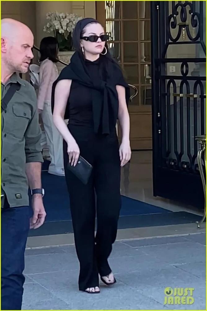 Selena Gomez tăng cân, để mặt mộc xinh đẹp đi dự sự kiện-3