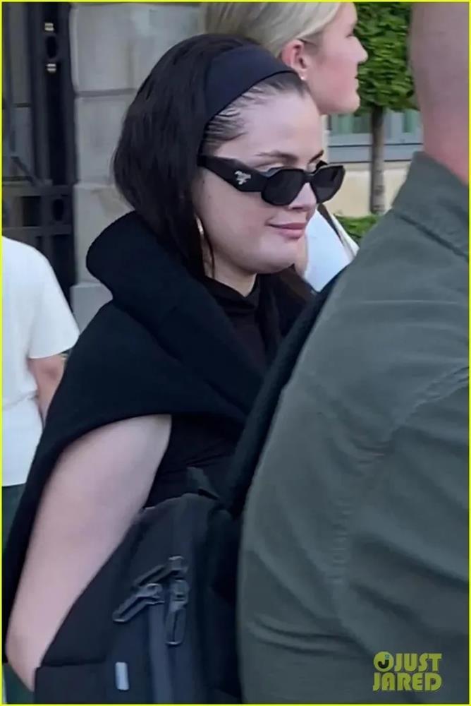 Selena Gomez tăng cân, để mặt mộc xinh đẹp đi dự sự kiện-4