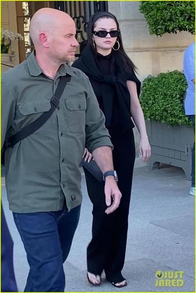 Selena Gomez tăng cân, để mặt mộc xinh đẹp đi dự sự kiện-5