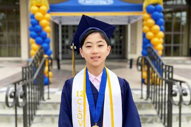 Cậu bé 12 tuổi tốt nghiệp Đại học với 5 tấm bằng gây xôn xao-2