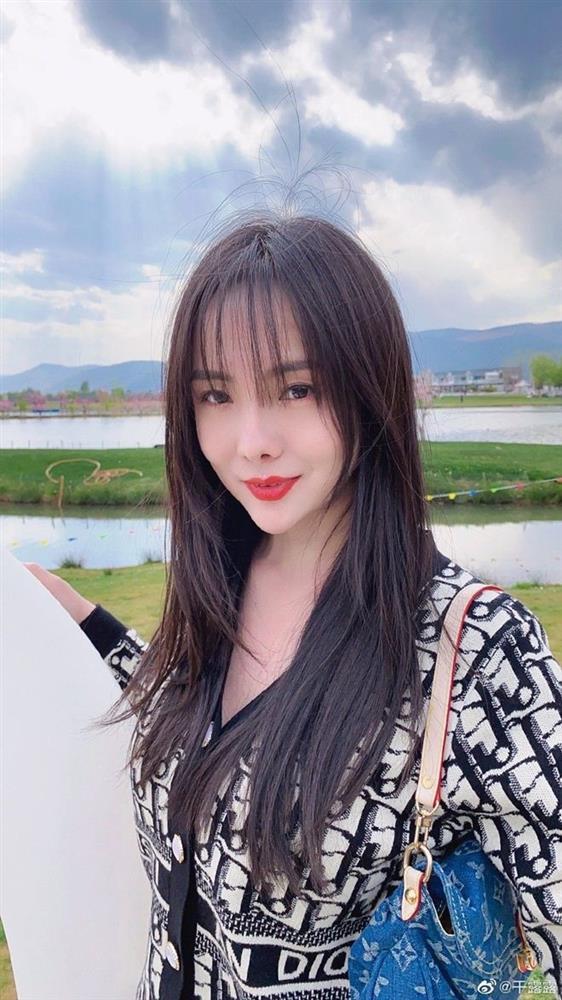 Sau 10 năm bị cấm sóng, Can Lộ Lộ bất ngờ công bố đã sinh con-3