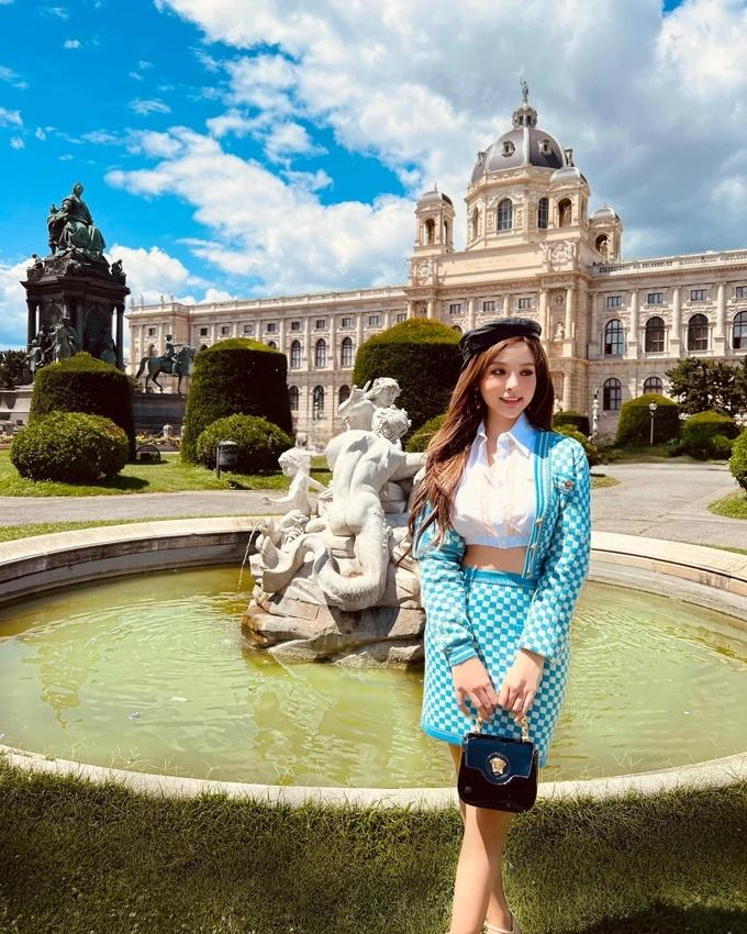 Cựu hot girl Huyền Baby: Nhan sắc không tuổi, chồng cho 24 tỷ đồng tiêu vặt-11