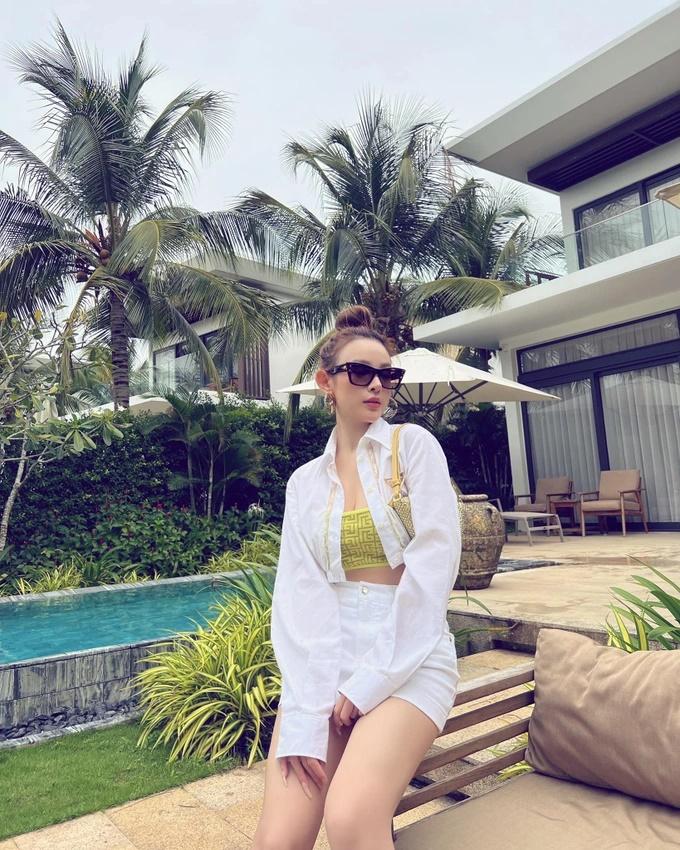 Cựu hot girl Huyền Baby: Nhan sắc không tuổi, chồng cho 24 tỷ đồng tiêu vặt-13