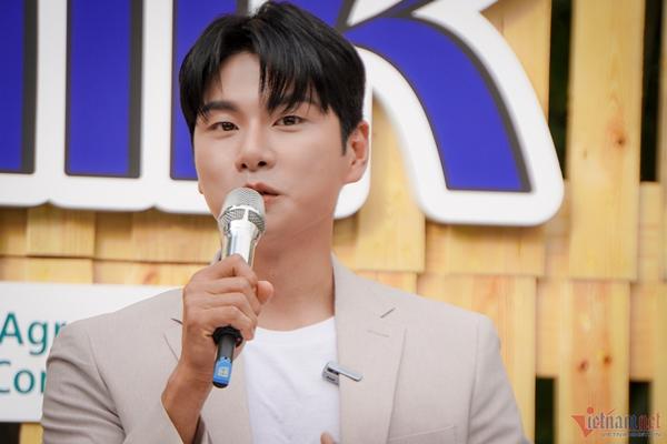 Sao Bỗng Dưng Trúng Số đến Việt Nam: Tôi và Hari Won như chị em thân thiết-2