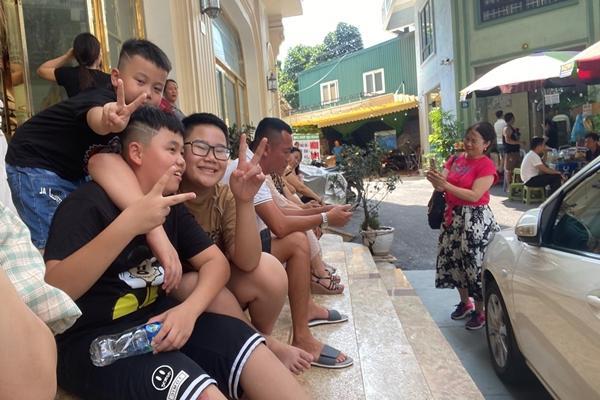 Hạ Long mất điện: Khách đòi trả phòng, ngủ vạ vật, không có nước pha sữa cho con-2