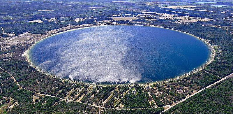 Khám phá hồ nước tự nhiên tròn nhất thế giới-3