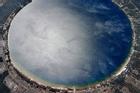 Khám phá hồ nước tự nhiên tròn nhất thế giới