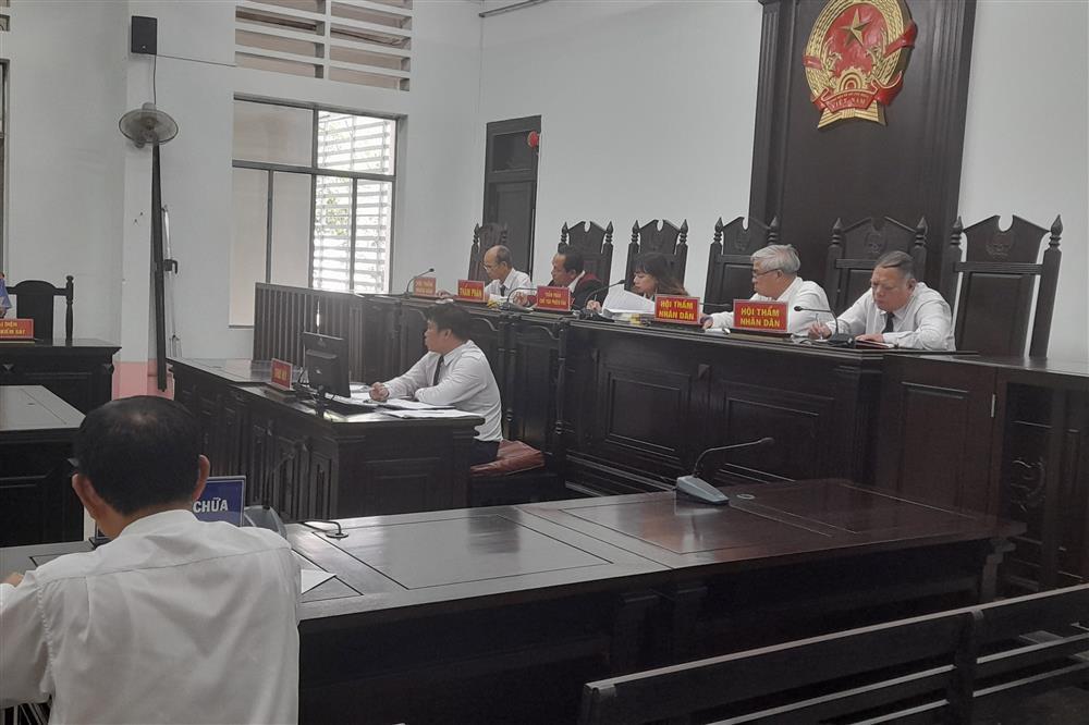 2 thanh niên đi tù vì làm chuyện người lớn với bạn gái nhí-1