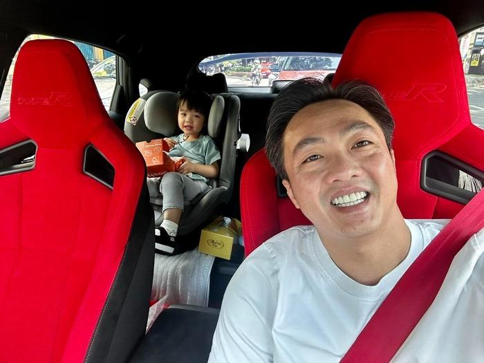 Cường Đô La chăm con chu đáo khi vắng mặt Đàm Thu Trang-1