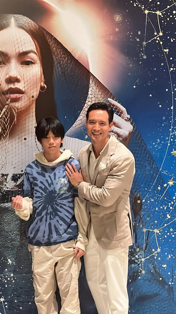 Khoảnh khắc thân thiết giữa Kim Lý và bé Subeo-2