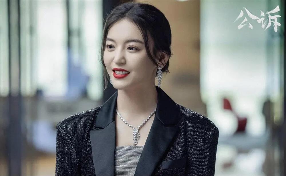 Nhan sắc nữ phụ lấn át Địch Lệ Nhiệt Ba ở phim rating 0%-2