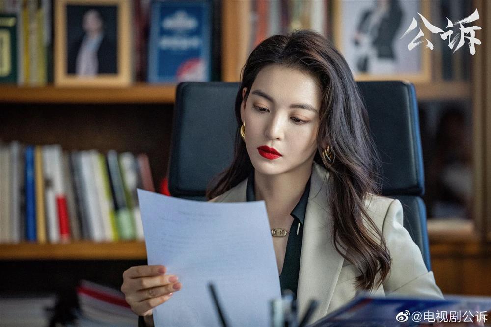 Nhan sắc nữ phụ lấn át Địch Lệ Nhiệt Ba ở phim rating 0%-4