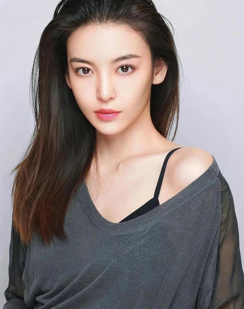 Nhan sắc nữ phụ lấn át Địch Lệ Nhiệt Ba ở phim rating 0%-7