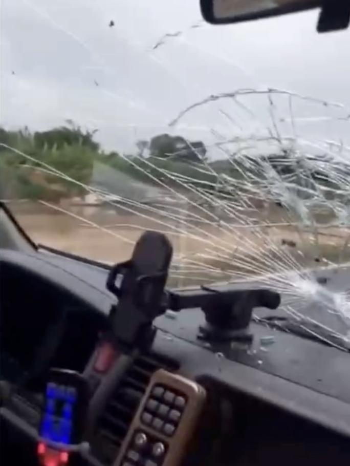 Đối tượng chặn và đập kính xe cấp cứu đã rời khỏi Trà Vinh-3