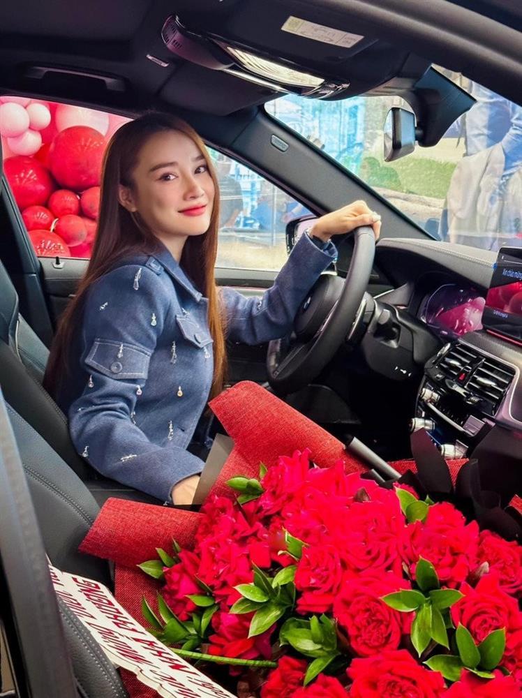 Khám phá xế hộp 3 tỉ Trường Giang vừa mua tặng Nhã Phương-4