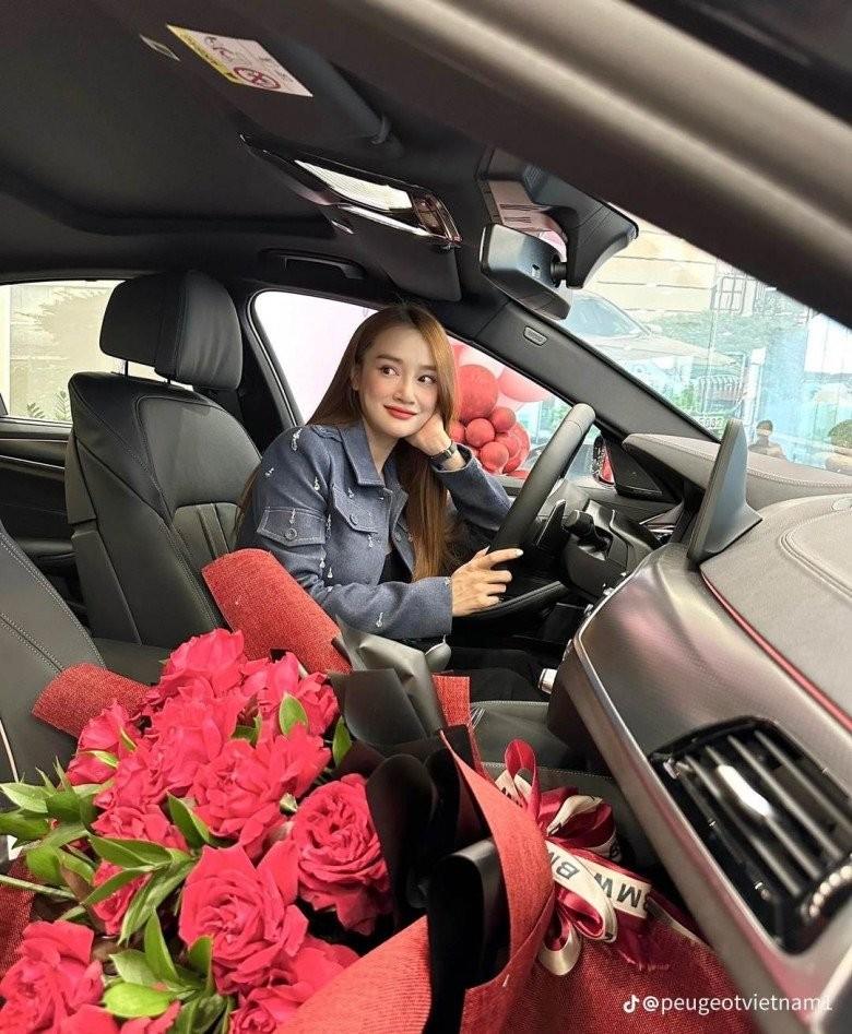 Khám phá xế hộp 3 tỉ Trường Giang vừa mua tặng Nhã Phương-3