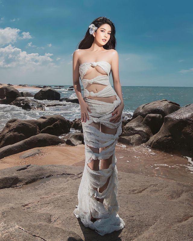 Từng chẳng ngại cởi, Ngọc Trinh nay thừa nhận không dám mặc váy cắt xẻ ra phố-1