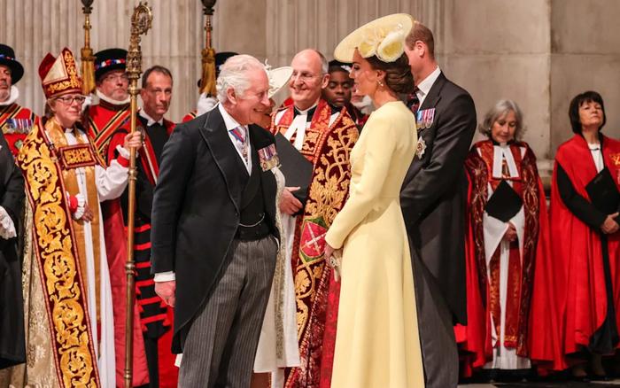 19 ảnh chứng minh ứng xử khéo léo của Vương phi Kate với gia đình chồng-1