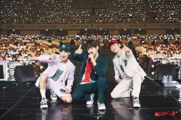 Được khen hay hơn BTS, nam idol có phản ứng hút 5 triệu lượt xem-6