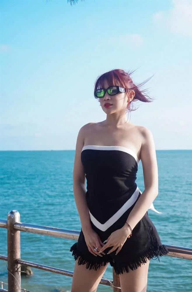 Khả Như tuổi U40 độc thân giàu có, body quyến rũ in đầy dấu mực-7