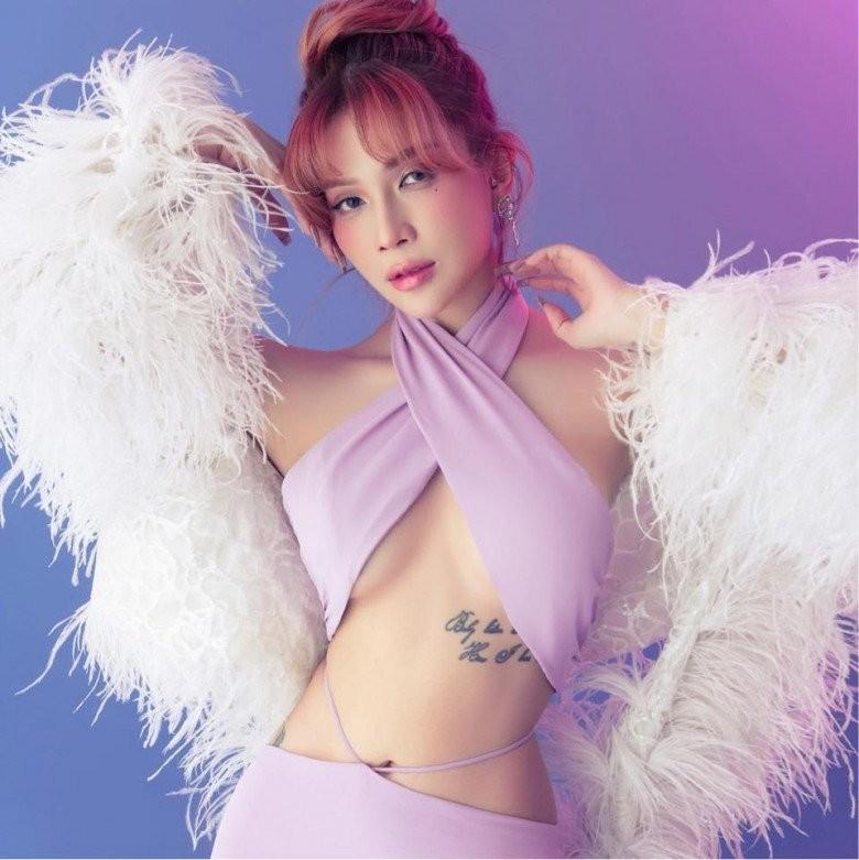 Khả Như tuổi U40 độc thân giàu có, body quyến rũ in đầy dấu mực-9