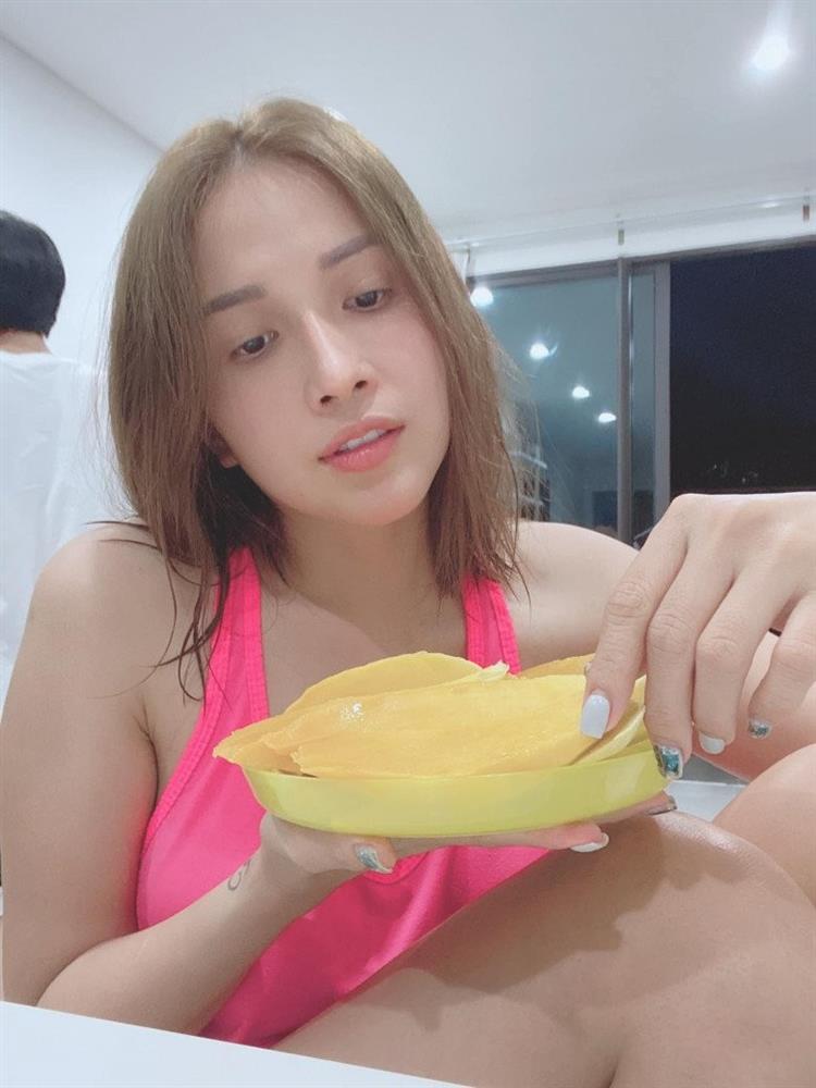 Khả Như tuổi U40 độc thân giàu có, body quyến rũ in đầy dấu mực-11