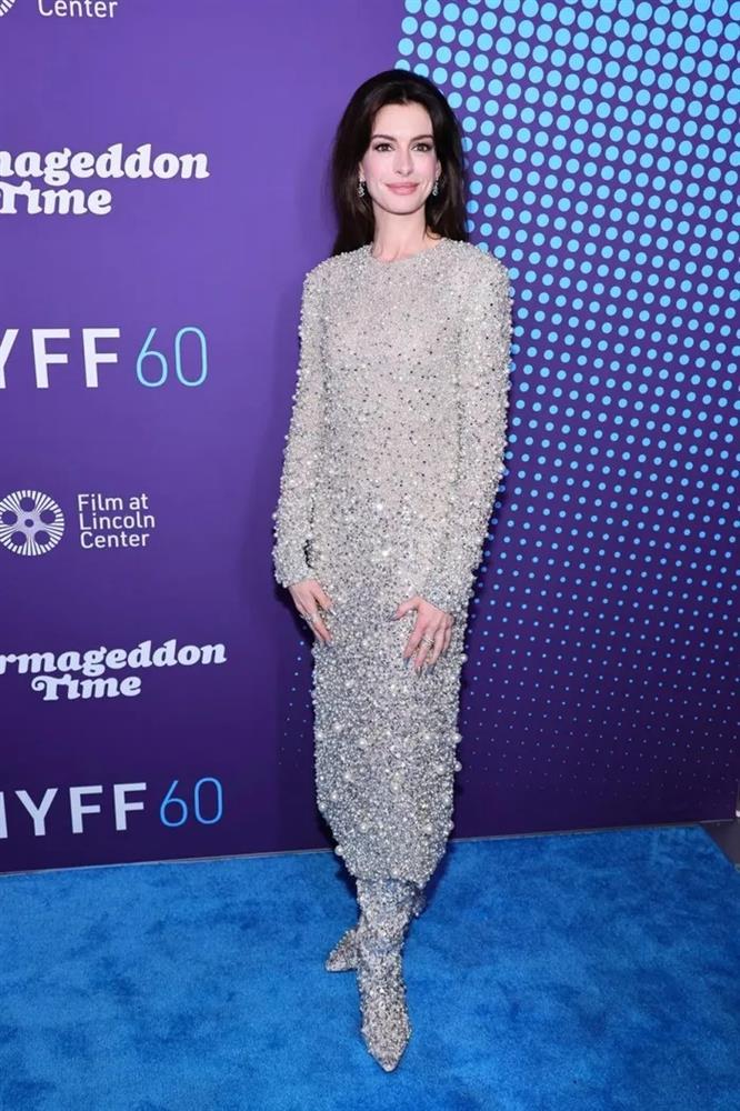 Anne Hathaway ngày càng thăng hạng phong cách thời trang qua năm tháng-6