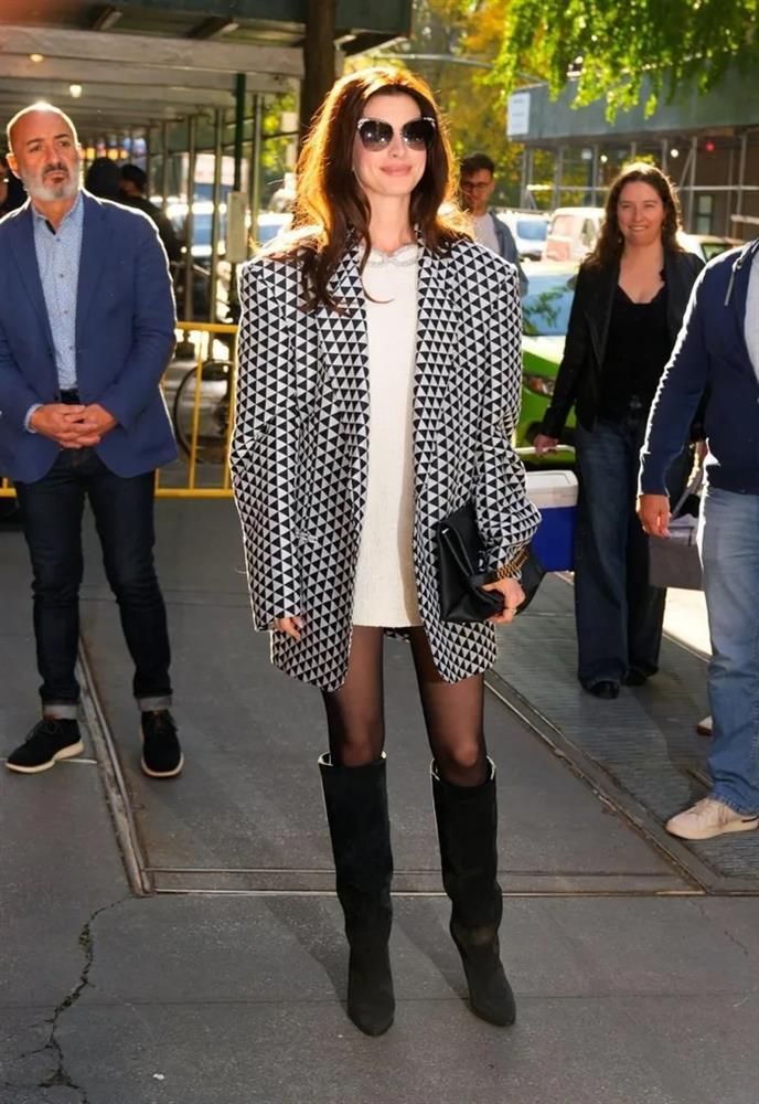 Anne Hathaway ngày càng thăng hạng phong cách thời trang qua năm tháng-8