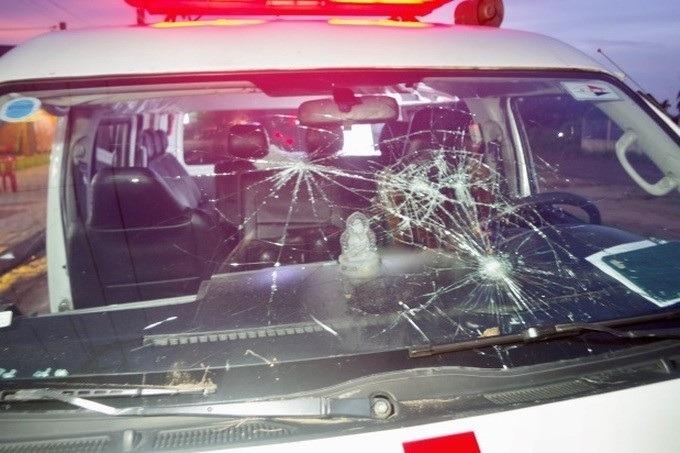 Vụ tao là trùm ở đây: Hối hận sau khi ném vỡ kính xe cứu thương?-2