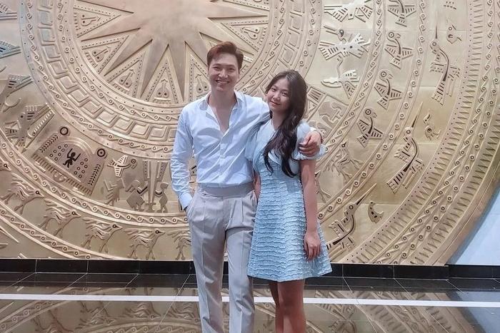 Con gái Mạnh Trường 13 tuổi mặc đẹp không bị ép chín-13