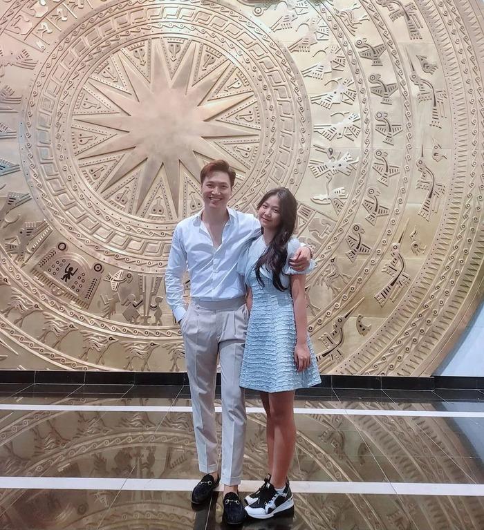 Con gái Mạnh Trường gây sốt với chiều cao nổi bật ở tuổi 14-1