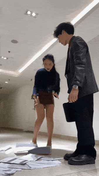 Phương Mỹ Chi thử sức váy thư ký ngắn nửa đùi, khúm núm che chắn đến khổ-1