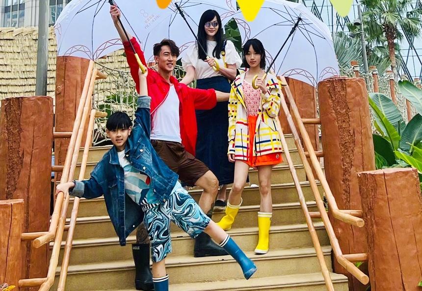 Trầm trồ nhan sắc con gái Ngô Tôn, ở tuổi 13 đã cao trên 1,7m-2