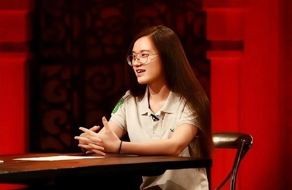 Vợ kém tuổi của Lý Khôn Thành trầm cảm, đập phá đồ đạc-2