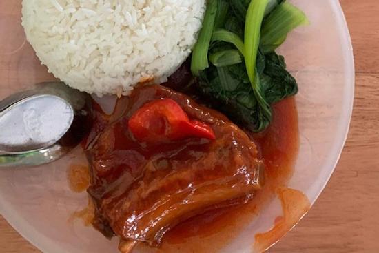 Suất cơm sườn 120.000 đồng ở Thiên Đường Bảo Sơn bất ngờ... thịnh soạn