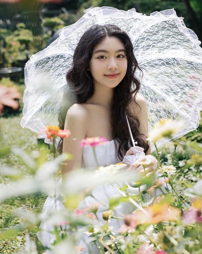 Con gái MC Quyền Linh cao 1,70m vừa xinh đẹp, vừa nhiều tài lẻ-1