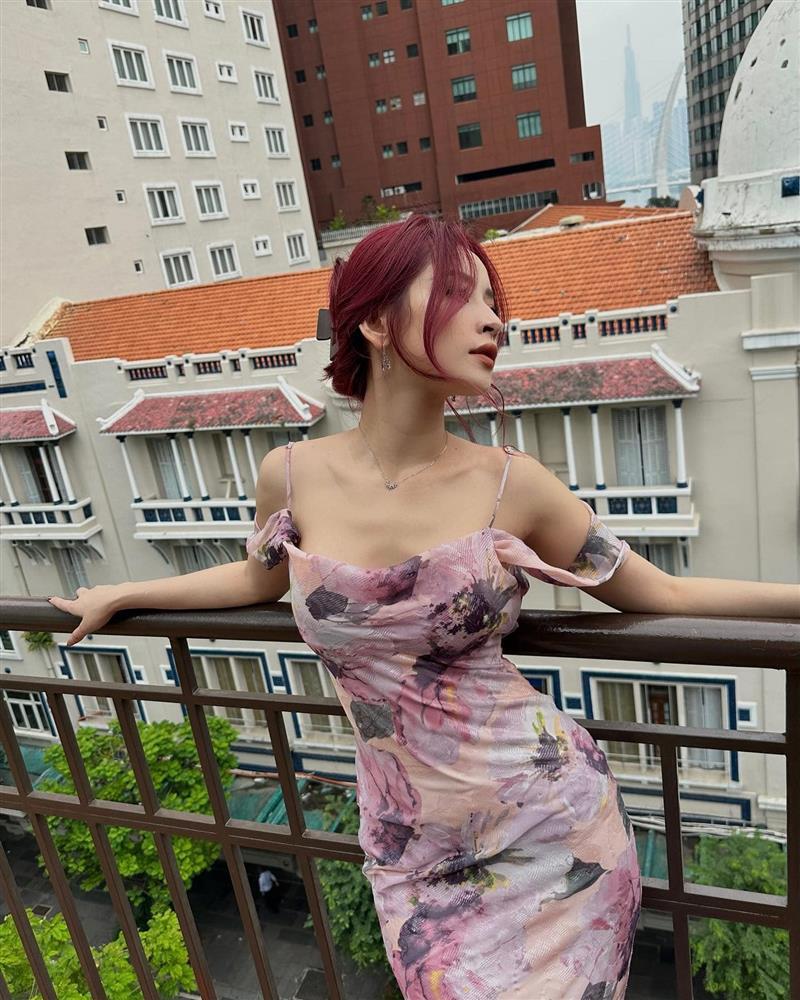 Style đi biển của Tỷ Tỷ Đạp Gió Chi Pu: Không bikini, nửa kín nửa hở-9