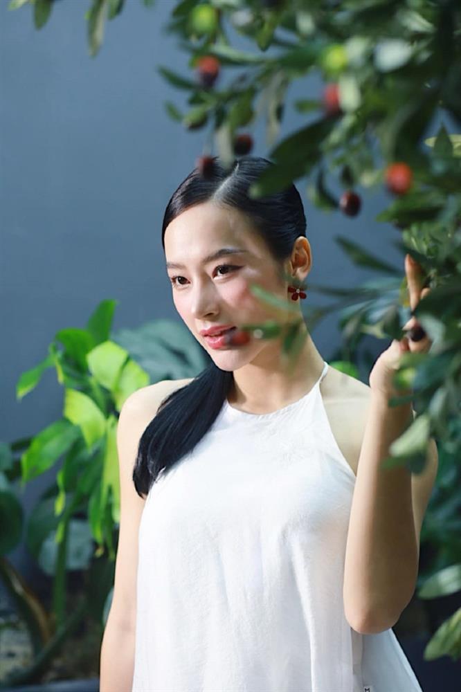 Angela Phương Trinh diện váy yếm khoe cơ tay cuồn cuộn-1