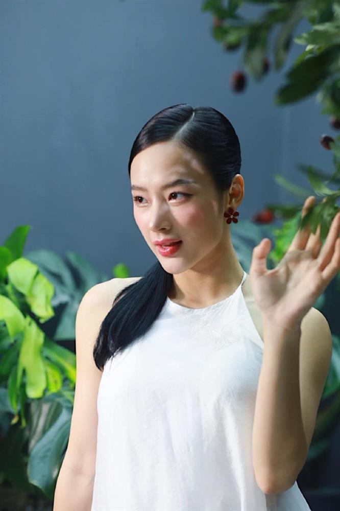 Angela Phương Trinh diện váy yếm khoe cơ tay cuồn cuộn-3