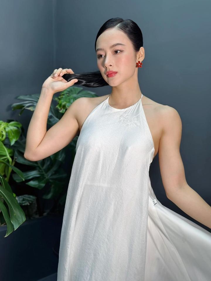 Angela Phương Trinh diện váy yếm khoe cơ tay cuồn cuộn-6