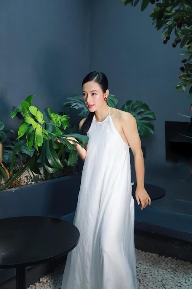 Angela Phương Trinh diện váy yếm khoe cơ tay cuồn cuộn-7