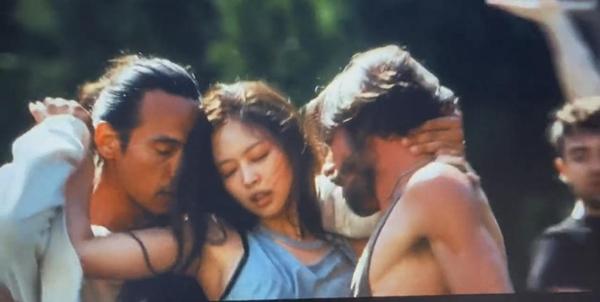 Jennie (BlackPink) có sai lầm khi đóng phim 18+?-5