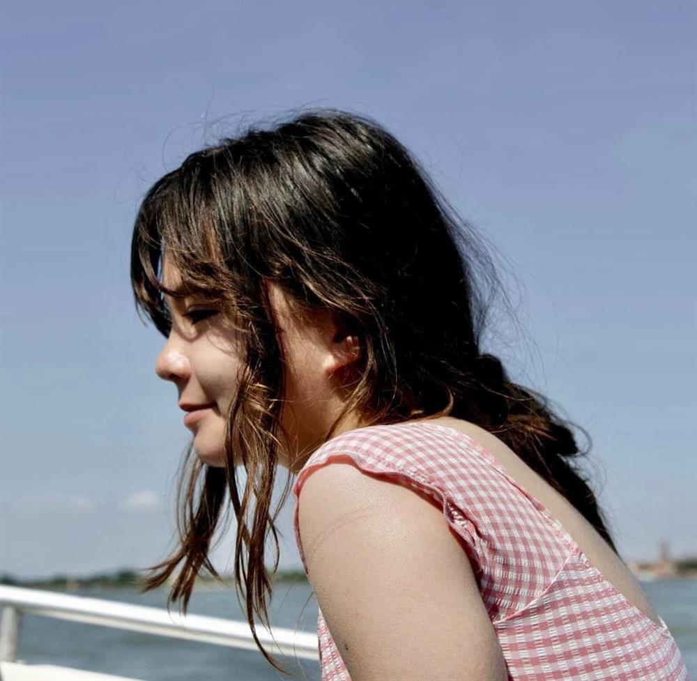 Con gái lai Pháp của Hồng Nhung mất nét bụ bẫm vẫn biến mẹ thành phông nền-8