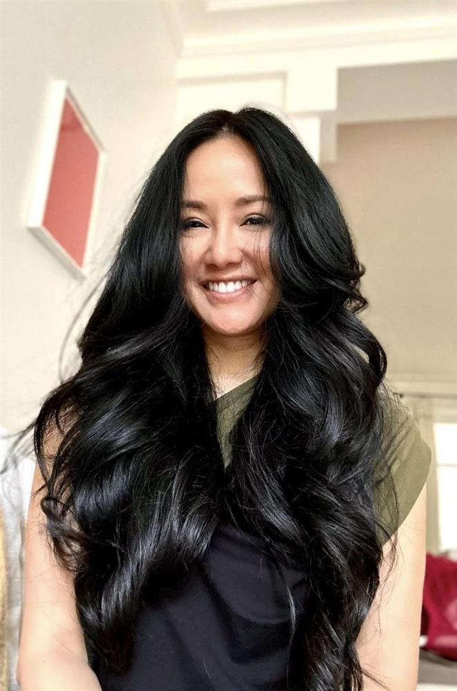 Con gái lai Pháp của Hồng Nhung mất nét bụ bẫm vẫn biến mẹ thành phông nền-10