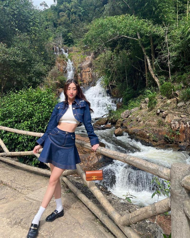 Lương Thùy Linh chỉ thích diện váy ngắn khoe chân 1,22 m-8