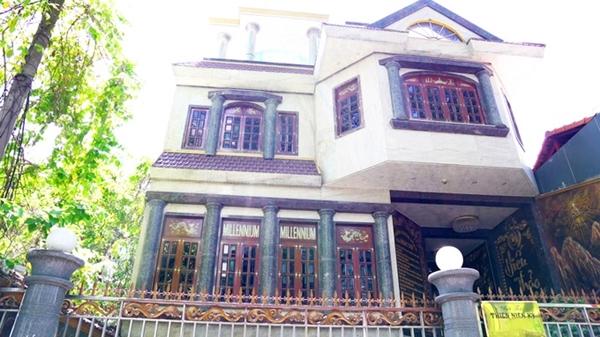 Ngọc Sơn lẻ bóng, sống xa hoa trong biệt thự dát vàng ở tuổi 55-2