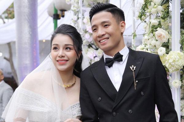 Hôn nhân trung vệ Bùi Tiến Dũng và Khánh Linh: Tặng vợ từ đồ hiệu đến căn hộ-5