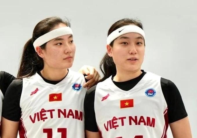 Cặp song sinh tuyển bóng rổ nữ Việt Nam đạt thành tích học tập cao ở Mỹ-2