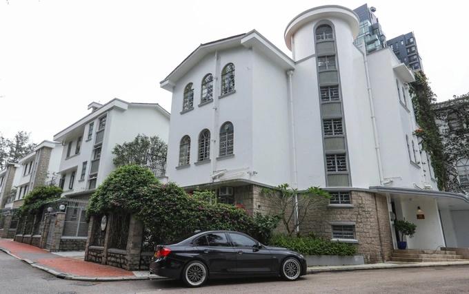 Chàng trai kiếm 200 USD/ngày nhờ nhặt tiền trong bãi rác khu nhà giàu-2